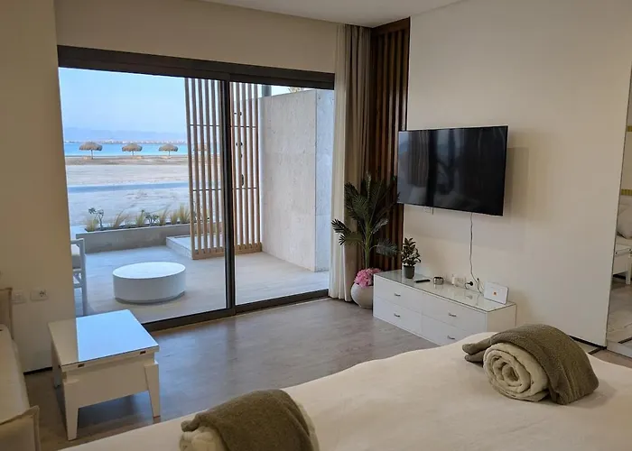 Hébergement de vacances Beachfront Somabay Steps From Sea & Pool *