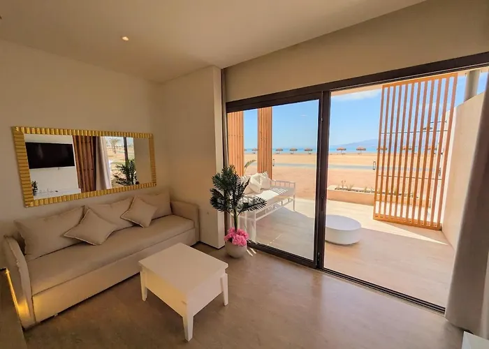 Beachfront Somabay Steps From Sea & Pool Hébergement de vacances
