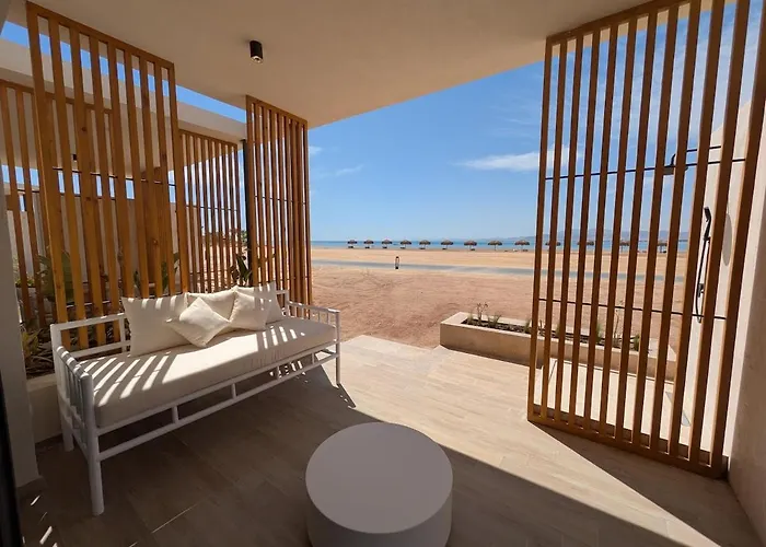 Hébergement de vacances Beachfront Somabay Steps From Sea & Pool
