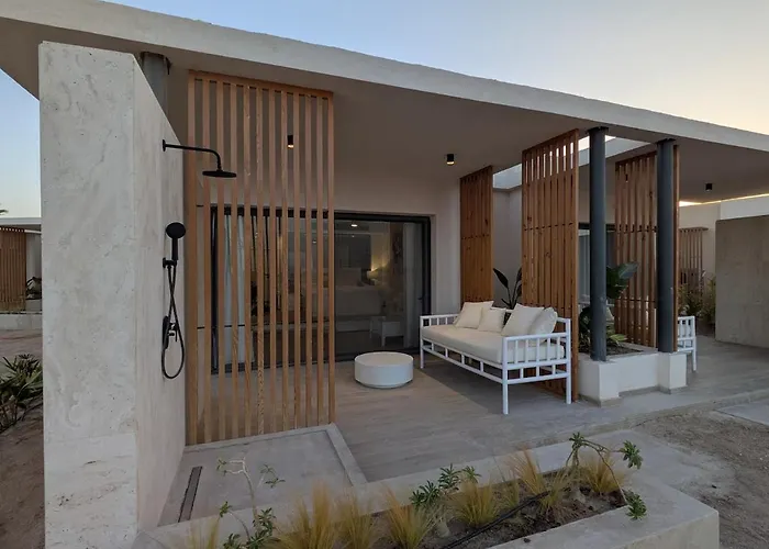 Beachfront Somabay Steps From Sea & Pool Hébergement de vacances *