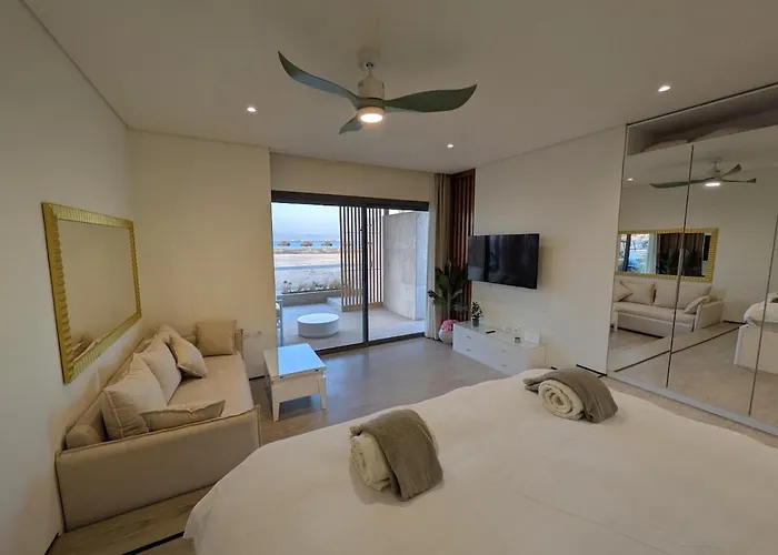 Hébergement de vacances Beachfront Somabay Steps From Sea & Pool