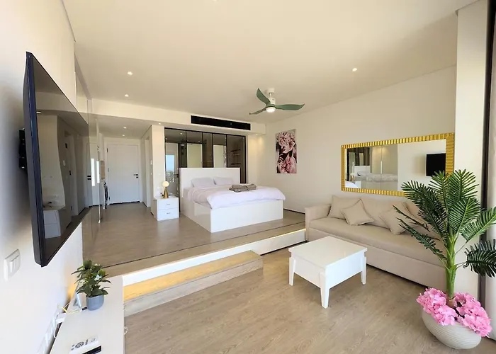 Beachfront Somabay Steps From Sea & Pool Hébergement de vacances