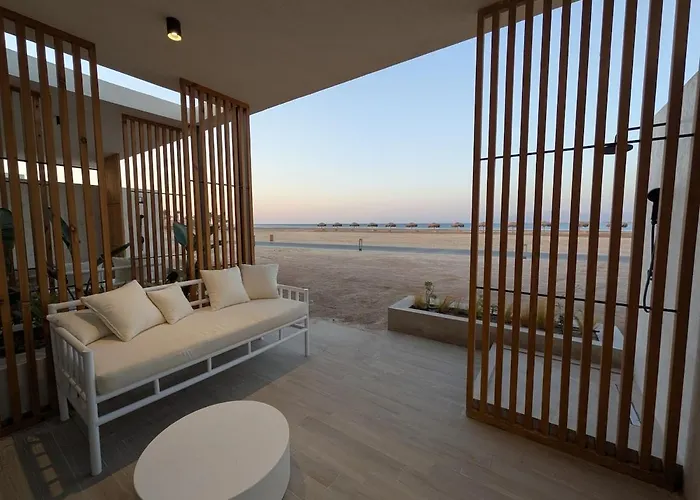 Beachfront Somabay Steps From Sea & Pool Hébergement de vacances *