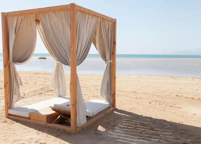 Hébergement de vacances Beachfront Somabay Steps From Sea & Pool *